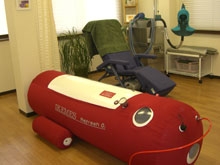 酸素カプセルと頭部冷却